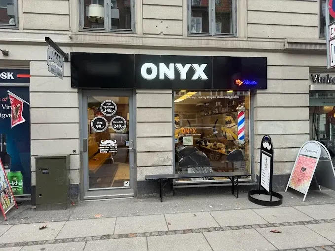 Onyx facadeskilt om dagen